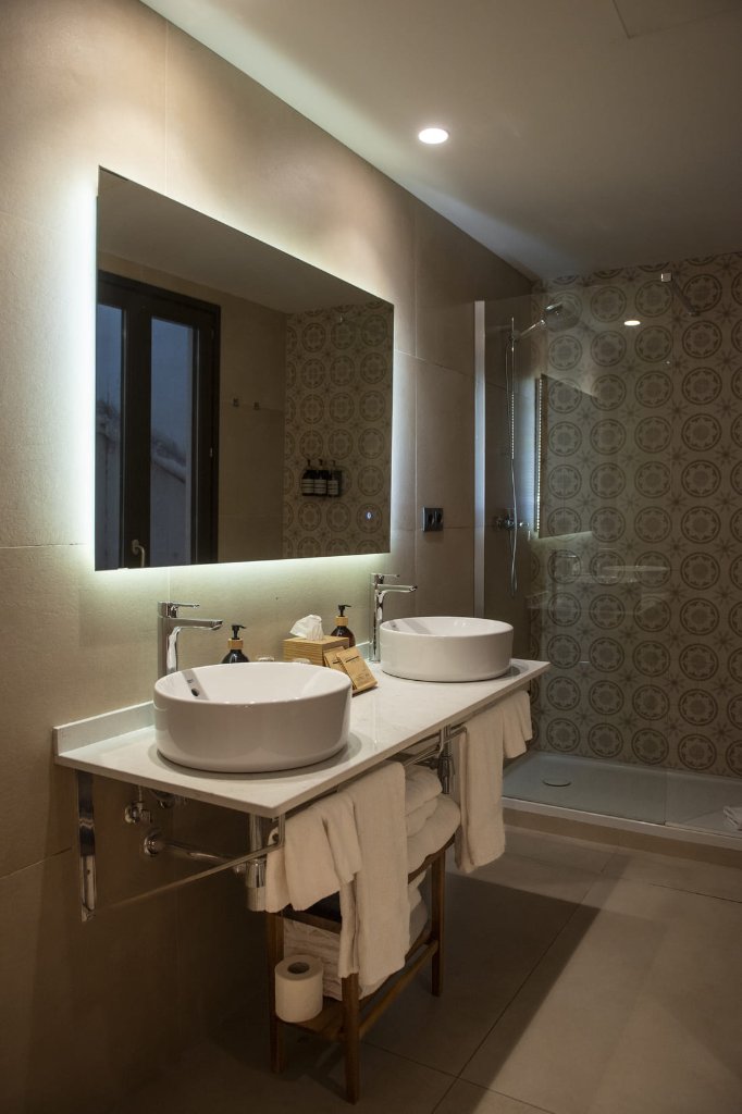 Twin Queen Room con patio